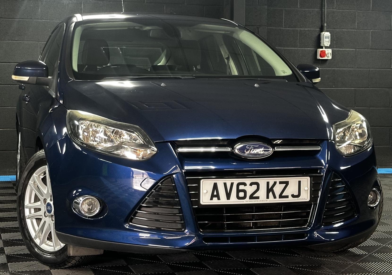 Ford Focus 1.6 Titanium Hatchback 5dr Petrol Powershift Euro 5 (125 ps)