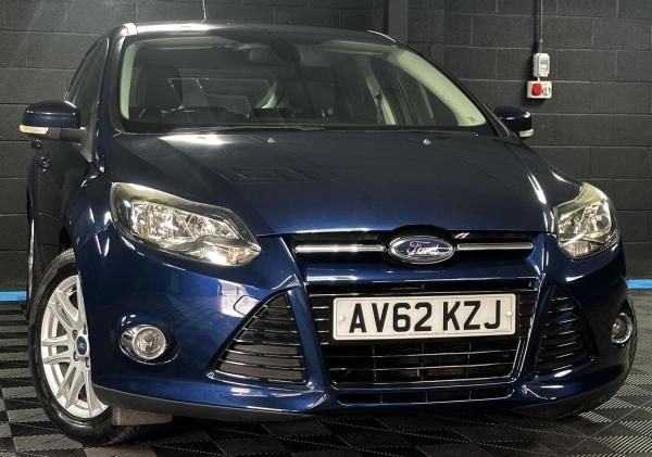Ford Focus 1.6 Titanium Hatchback 5dr Petrol Powershift Euro 5 (125 ps)