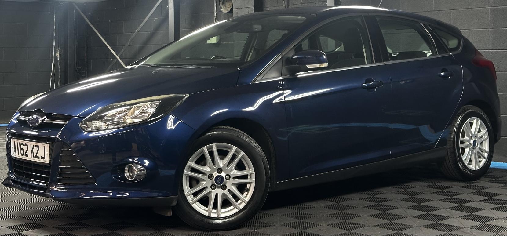 Ford Focus 1.6 Titanium Hatchback 5dr Petrol Powershift Euro 5 (125 ps)