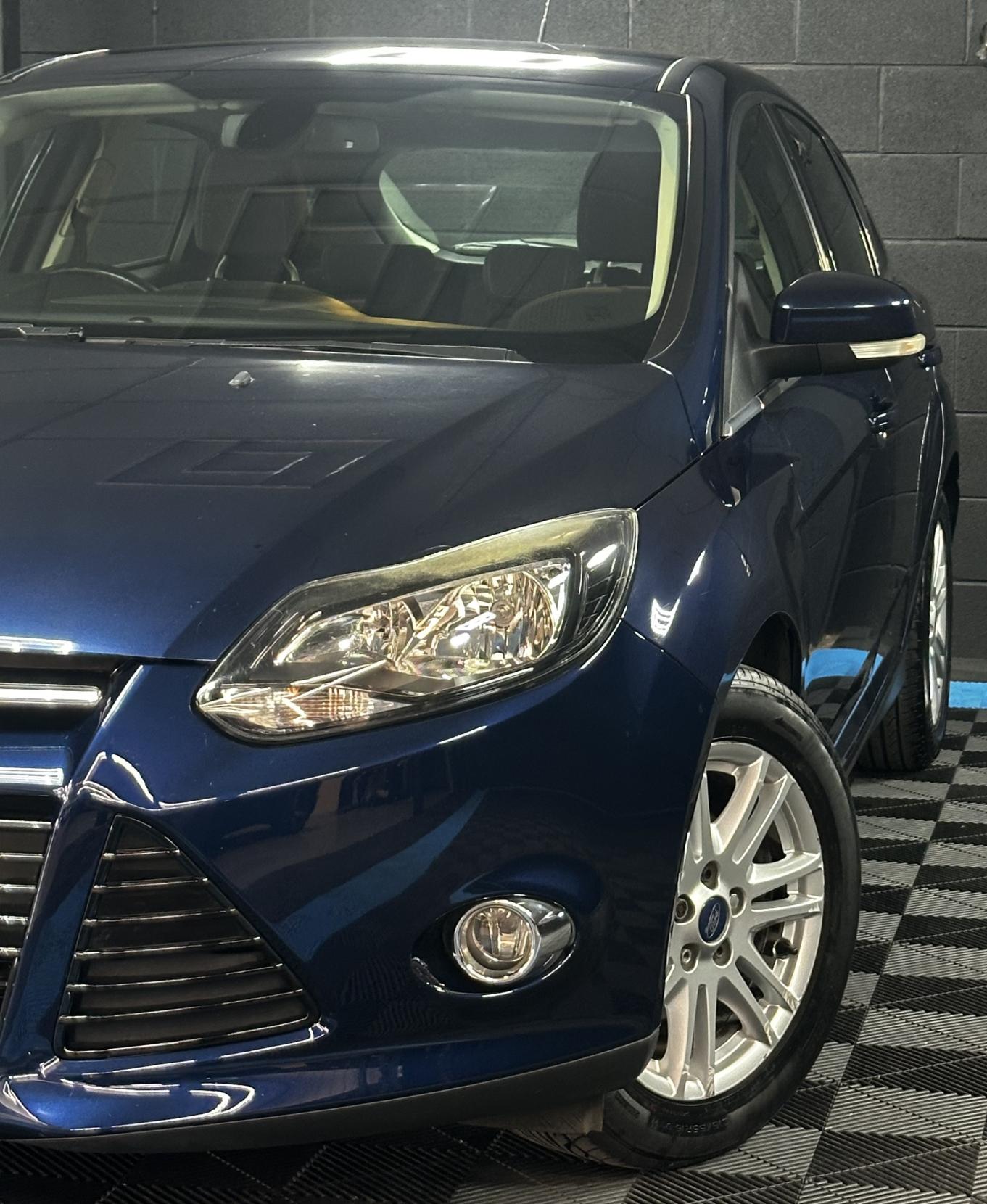Ford Focus 1.6 Titanium Hatchback 5dr Petrol Powershift Euro 5 (125 ps)