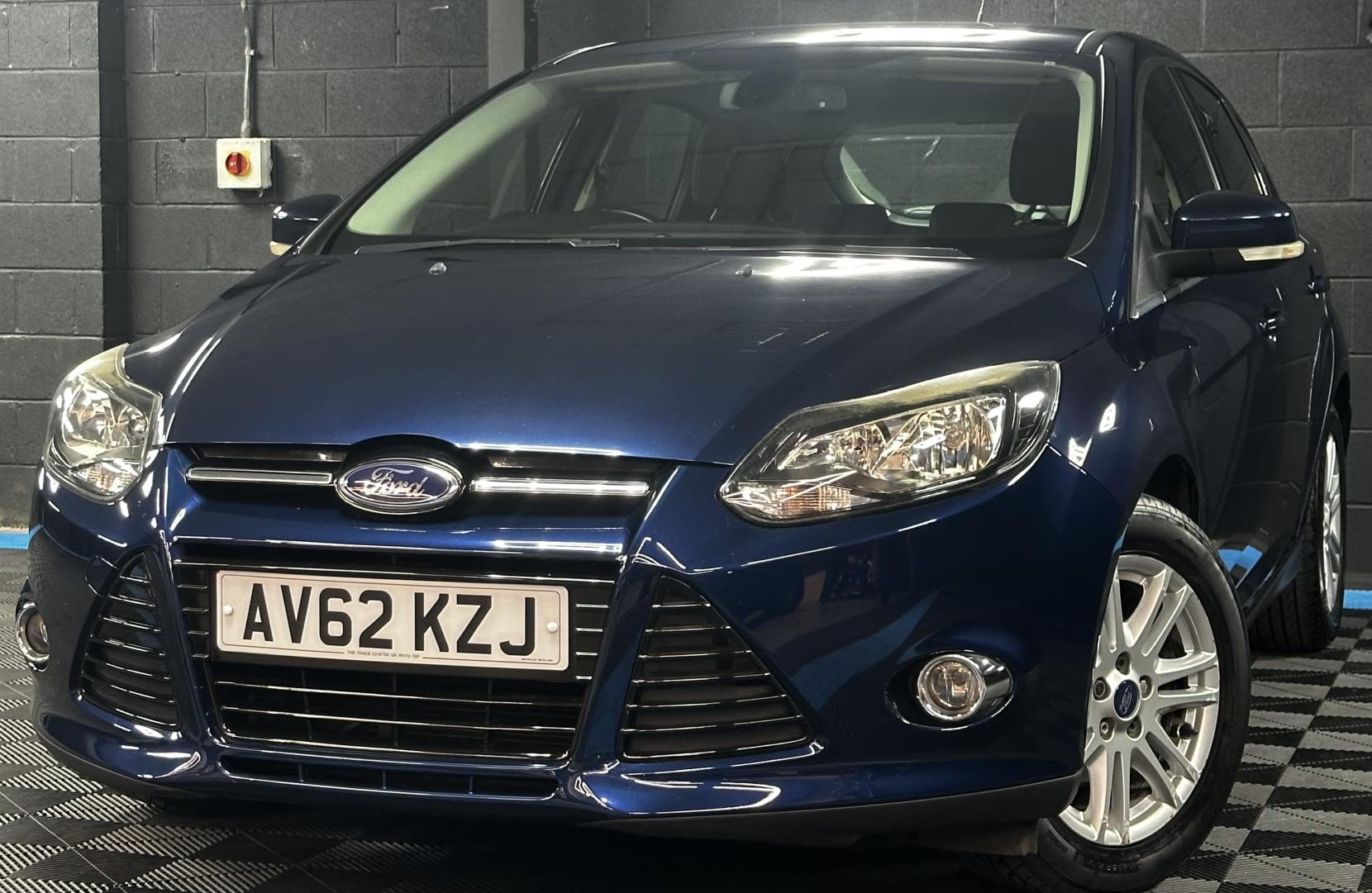 Ford Focus 1.6 Titanium Hatchback 5dr Petrol Powershift Euro 5 (125 ps)