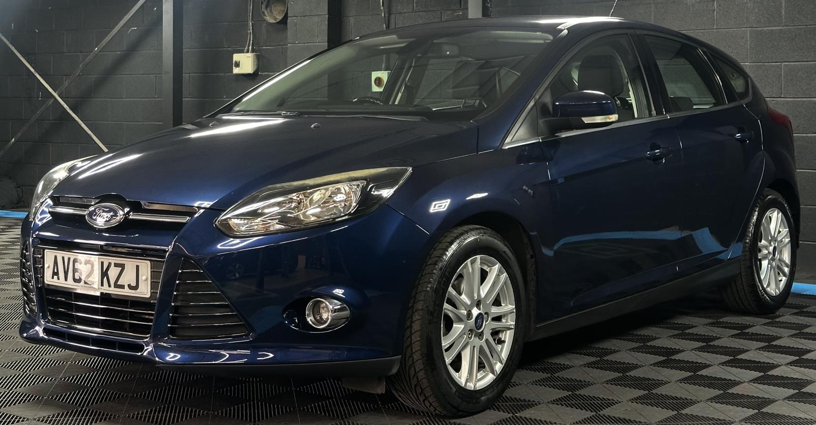 Ford Focus 1.6 Titanium Hatchback 5dr Petrol Powershift Euro 5 (125 ps)