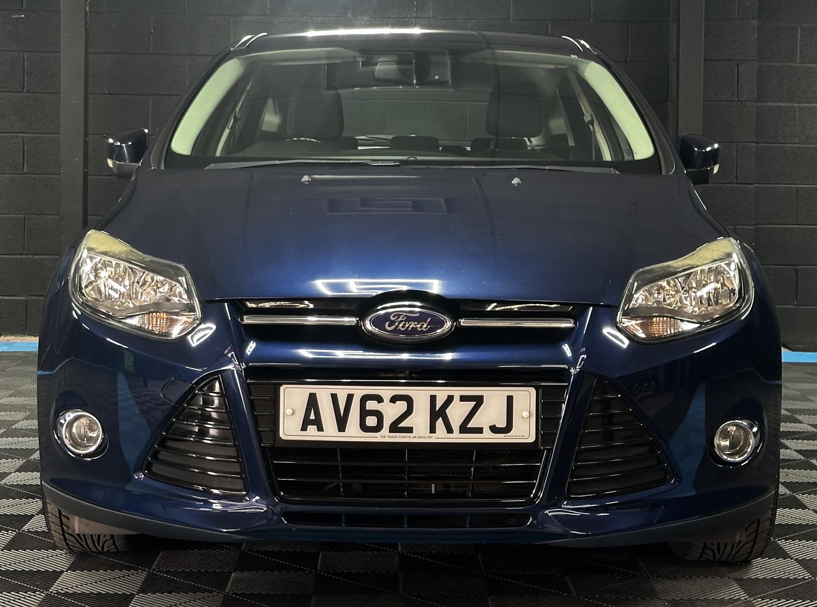 Ford Focus 1.6 Titanium Hatchback 5dr Petrol Powershift Euro 5 (125 ps)