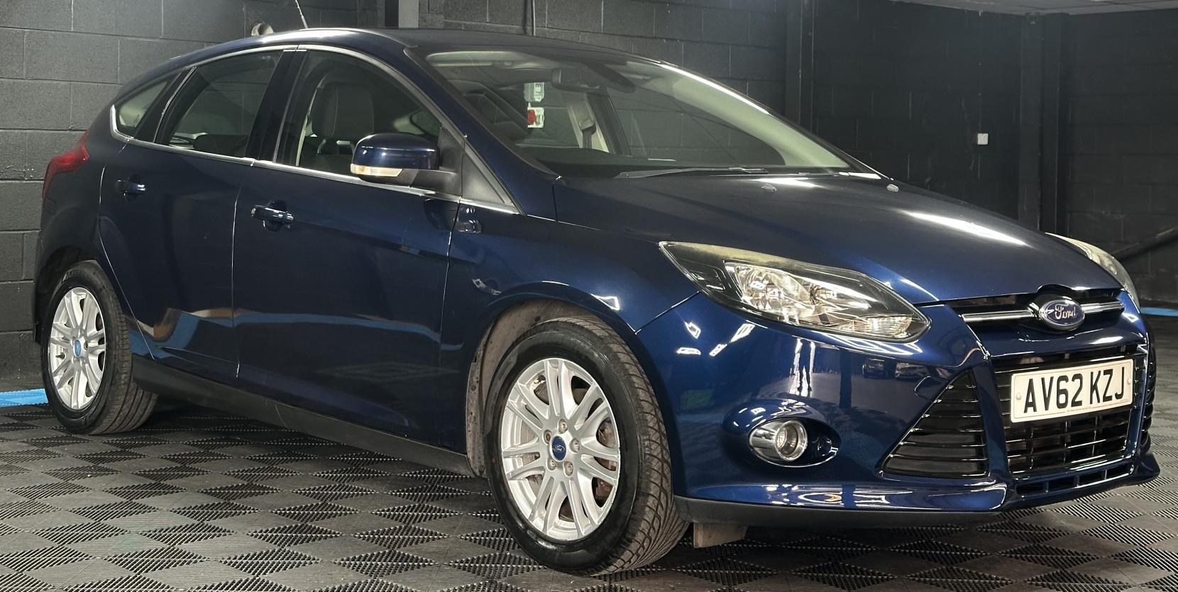 Ford Focus 1.6 Titanium Hatchback 5dr Petrol Powershift Euro 5 (125 ps)