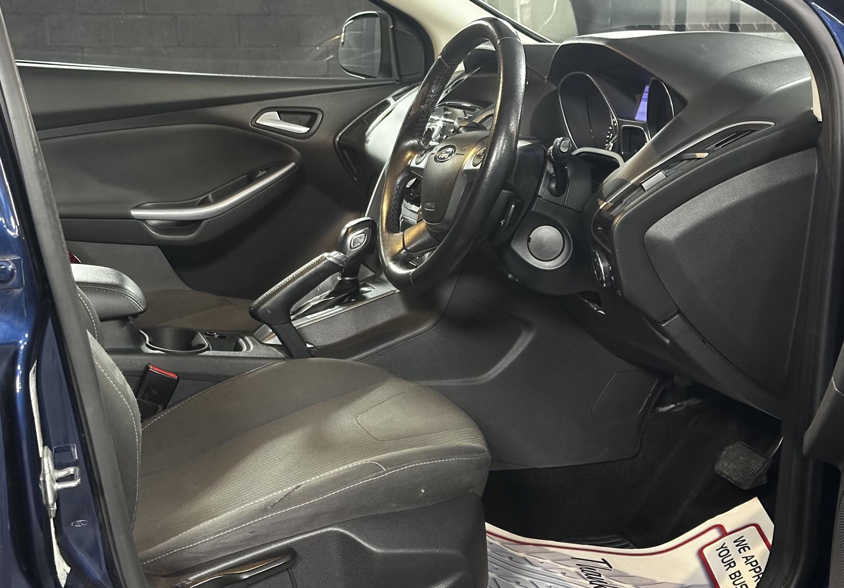 Ford Focus 1.6 Titanium Hatchback 5dr Petrol Powershift Euro 5 (125 ps)