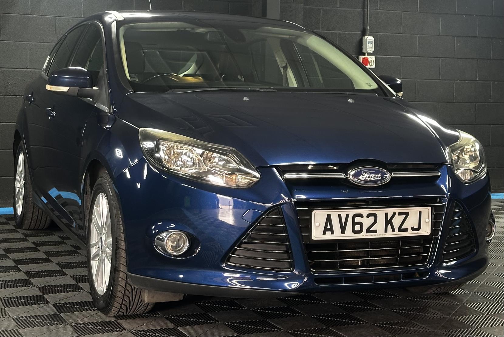 Ford Focus 1.6 Titanium Hatchback 5dr Petrol Powershift Euro 5 (125 ps)