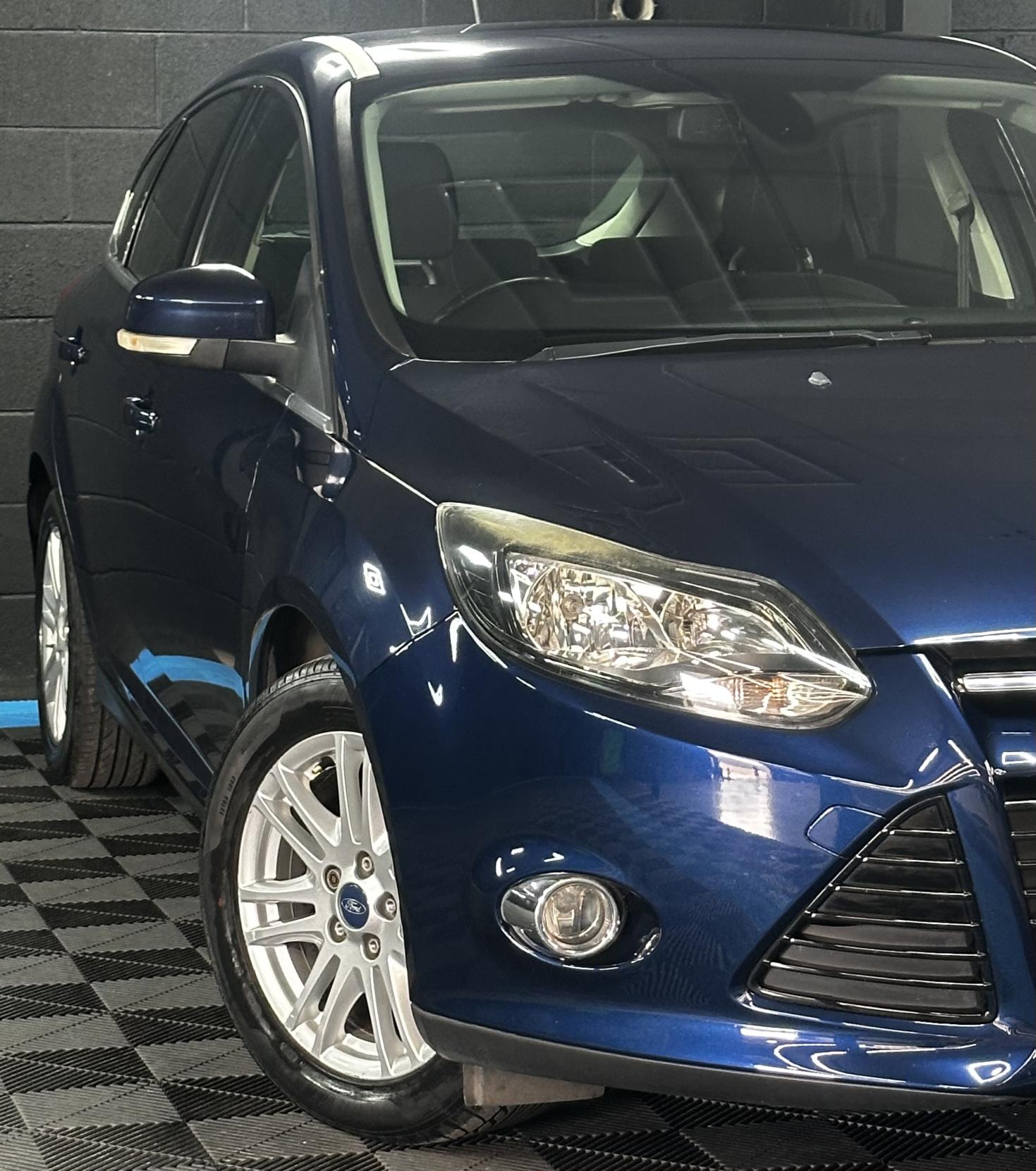 Ford Focus 1.6 Titanium Hatchback 5dr Petrol Powershift Euro 5 (125 ps)