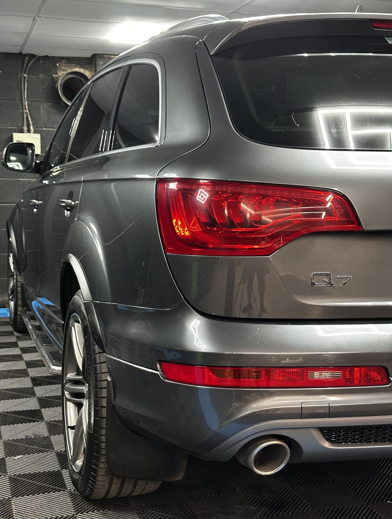 Audi Q7 3.0 TDI V6 S line SUV 5dr Diesel Tiptronic quattro Euro 5 (240 ps)