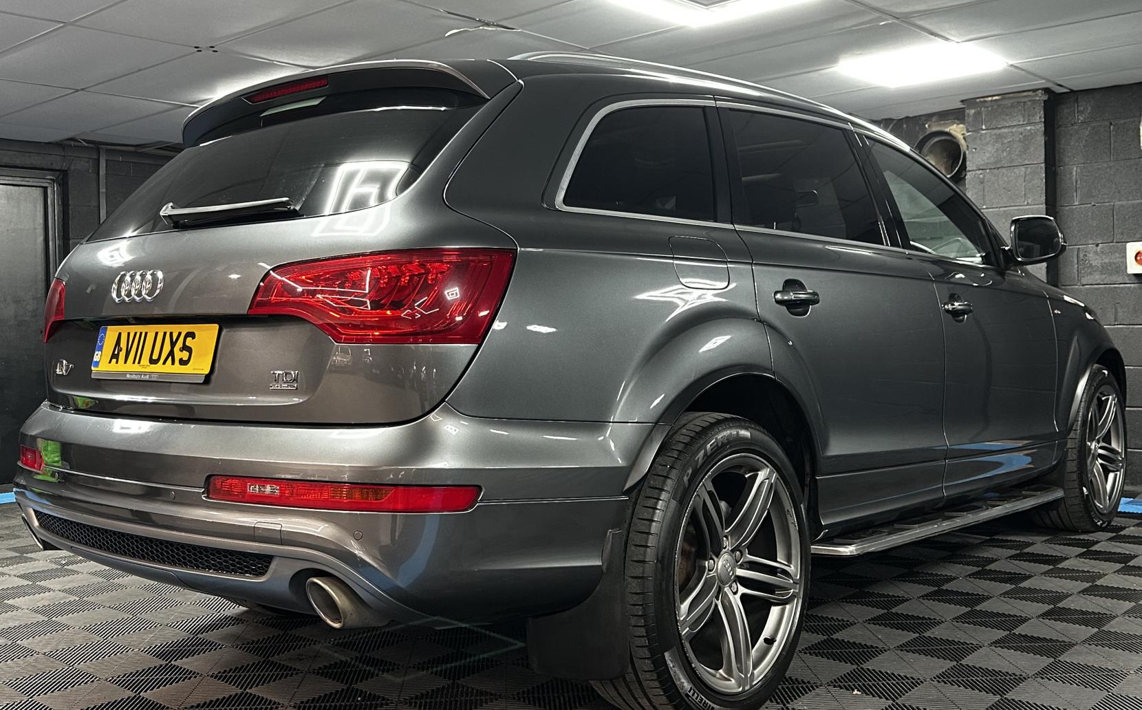 Audi Q7 3.0 TDI V6 S line SUV 5dr Diesel Tiptronic quattro Euro 5 (240 ps)