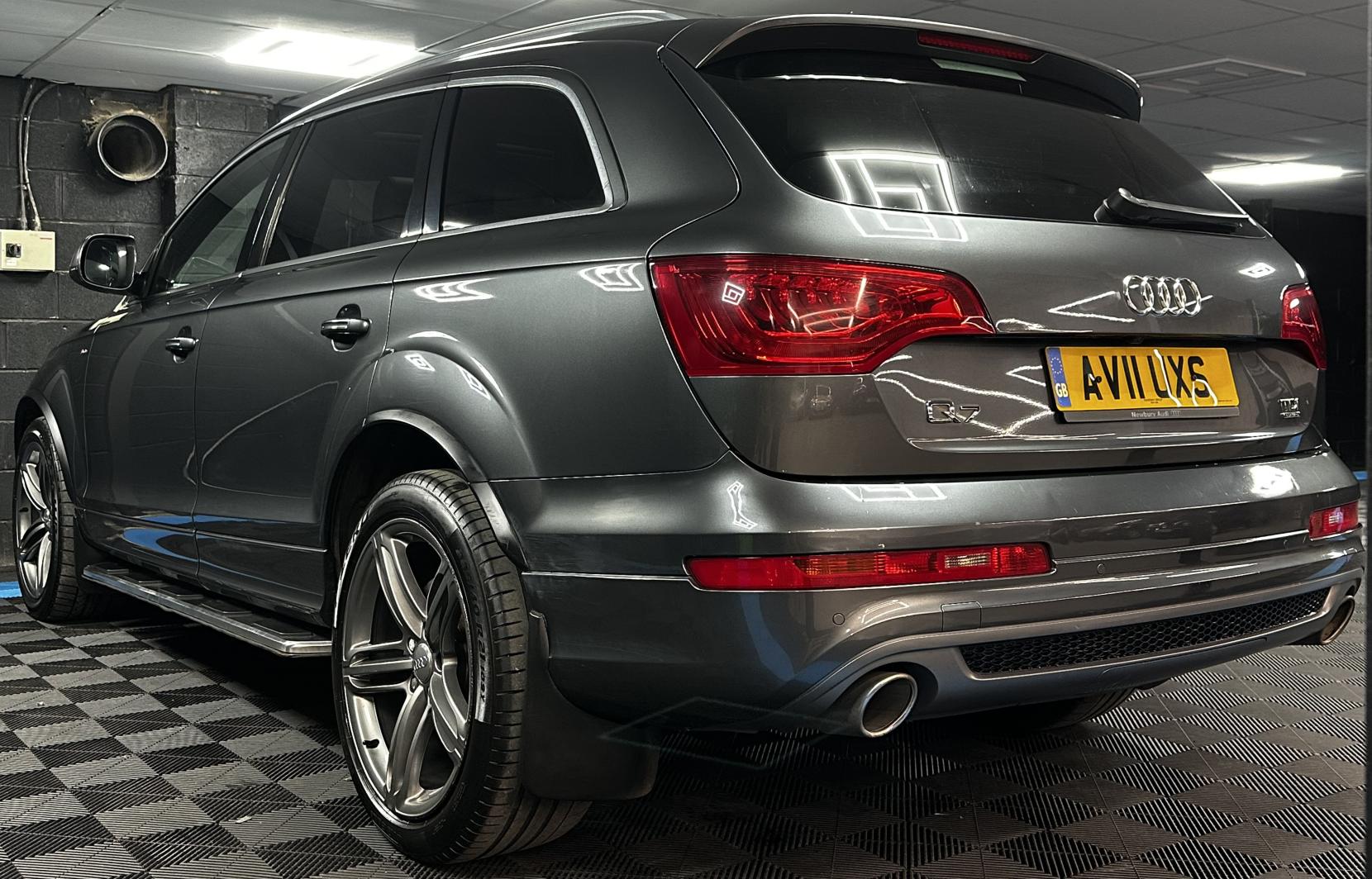 Audi Q7 3.0 TDI V6 S line SUV 5dr Diesel Tiptronic quattro Euro 5 (240 ps)