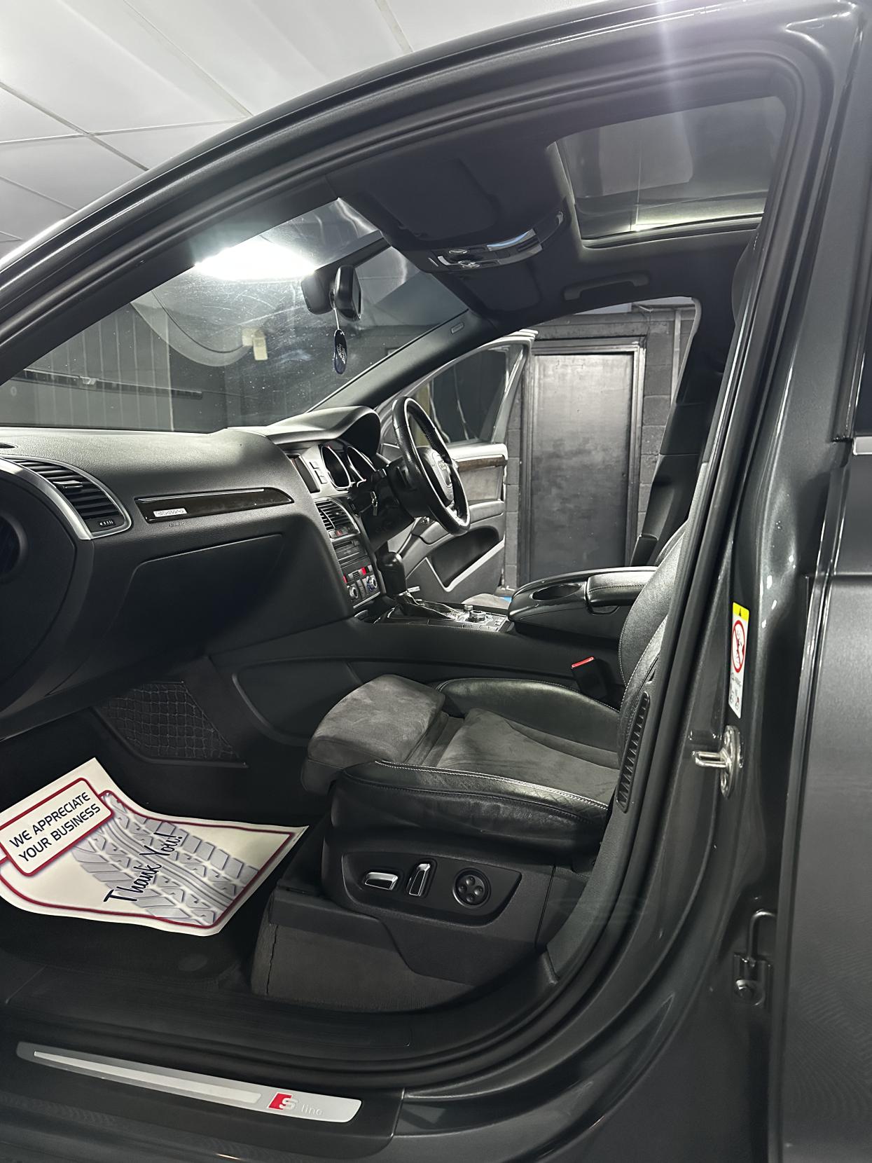Audi Q7 3.0 TDI V6 S line SUV 5dr Diesel Tiptronic quattro Euro 5 (240 ps)