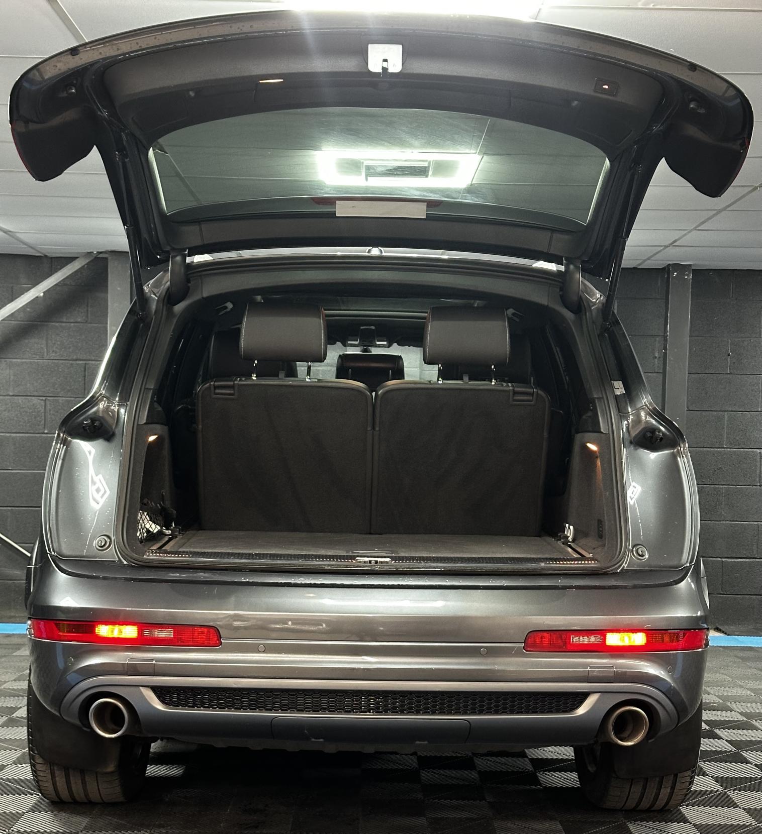 Audi Q7 3.0 TDI V6 S line SUV 5dr Diesel Tiptronic quattro Euro 5 (240 ps)