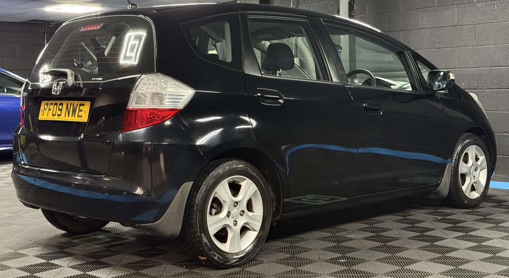 Honda Jazz 1.4 i-VTEC ES Hatchback 5dr Petrol i SHIFT Euro 4 (100 ps)