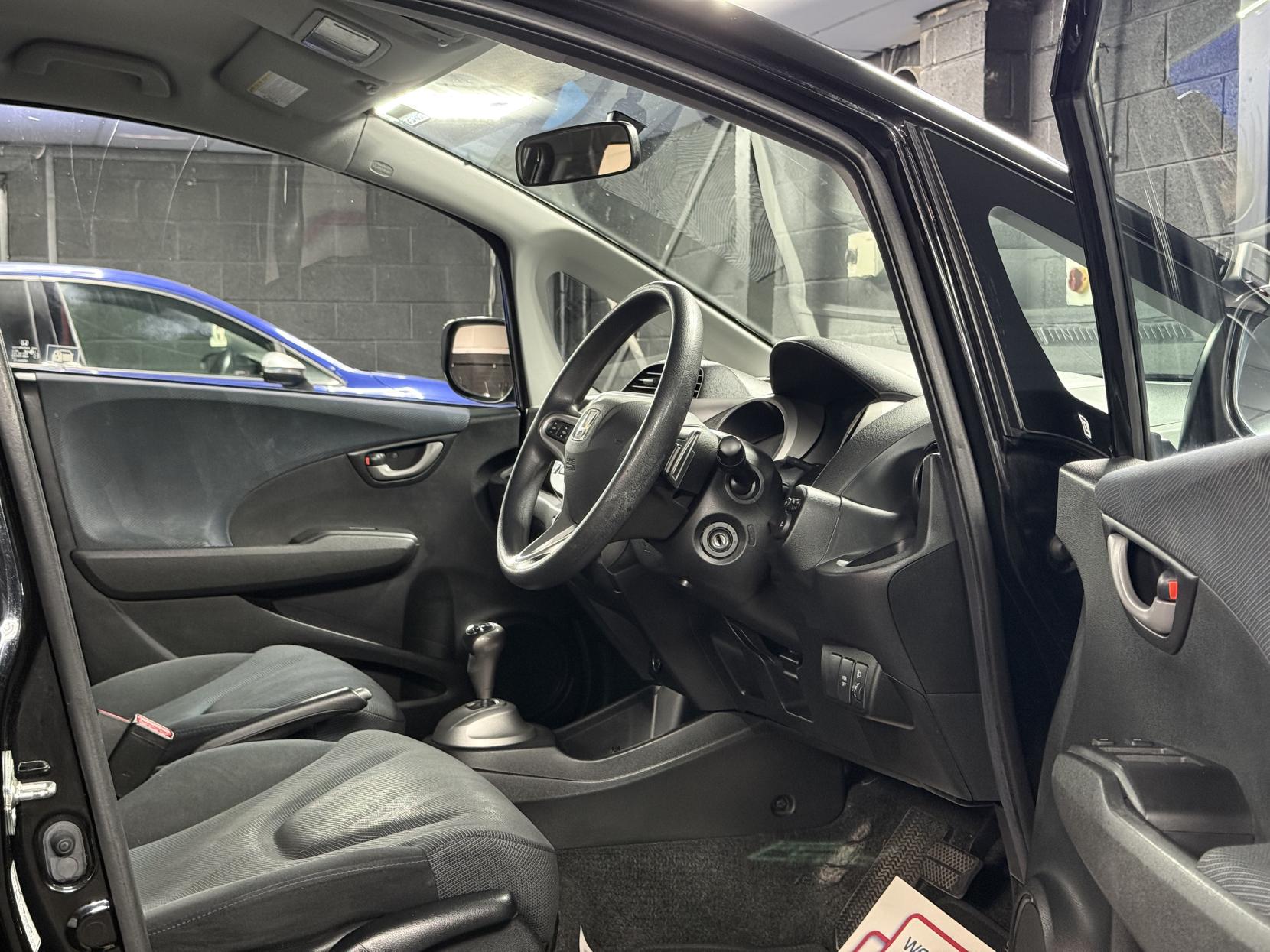 Honda Jazz 1.4 i-VTEC ES Hatchback 5dr Petrol i SHIFT Euro 4 (100 ps)