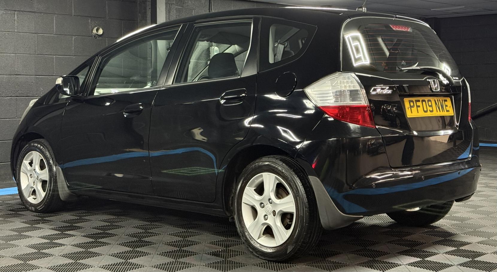 Honda Jazz 1.4 i-VTEC ES Hatchback 5dr Petrol i SHIFT Euro 4 (100 ps)