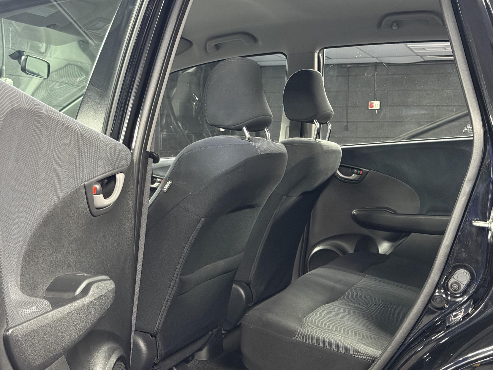 Honda Jazz 1.4 i-VTEC ES Hatchback 5dr Petrol i SHIFT Euro 4 (100 ps)