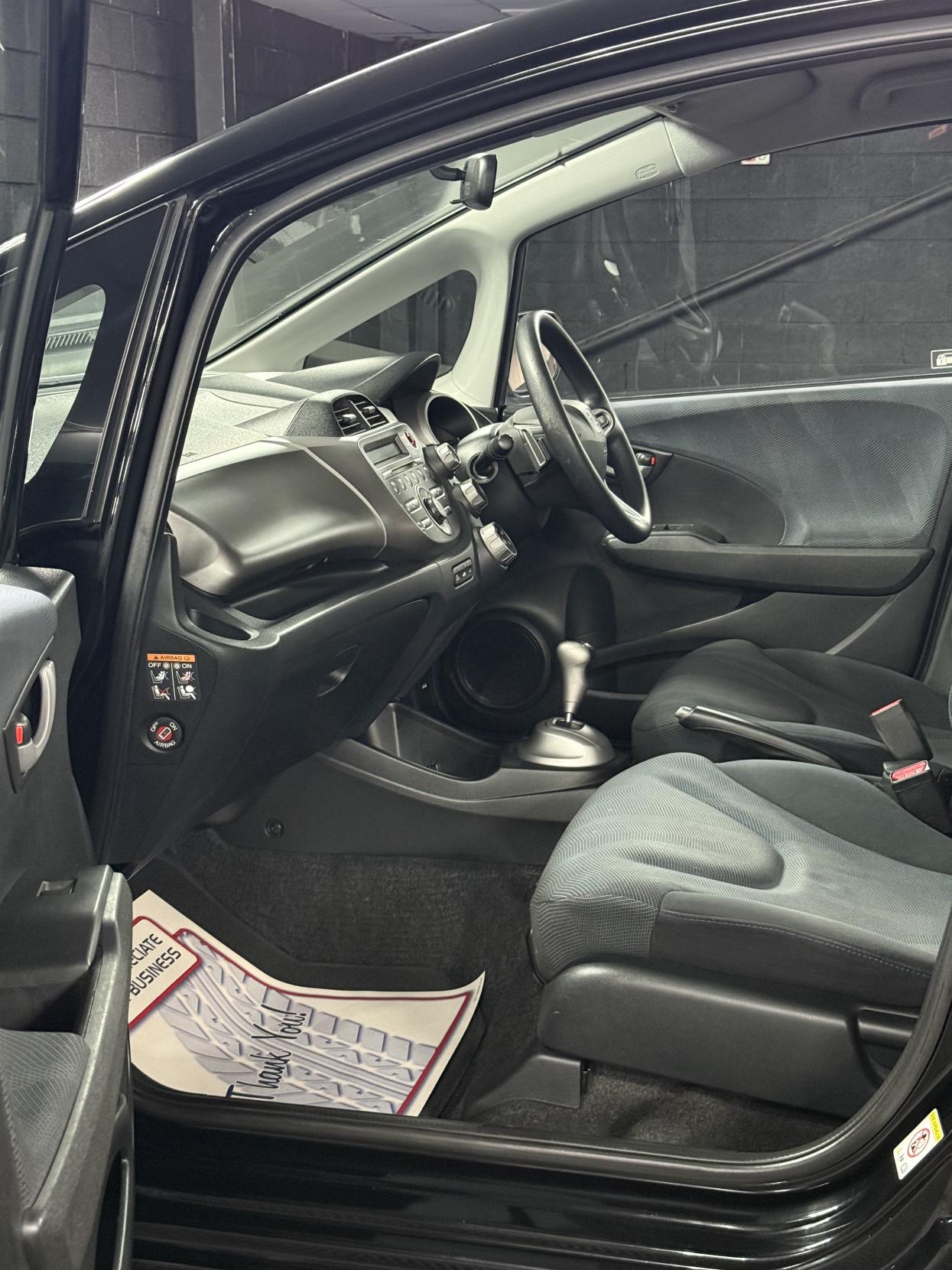 Honda Jazz 1.4 i-VTEC ES Hatchback 5dr Petrol i SHIFT Euro 4 (100 ps)