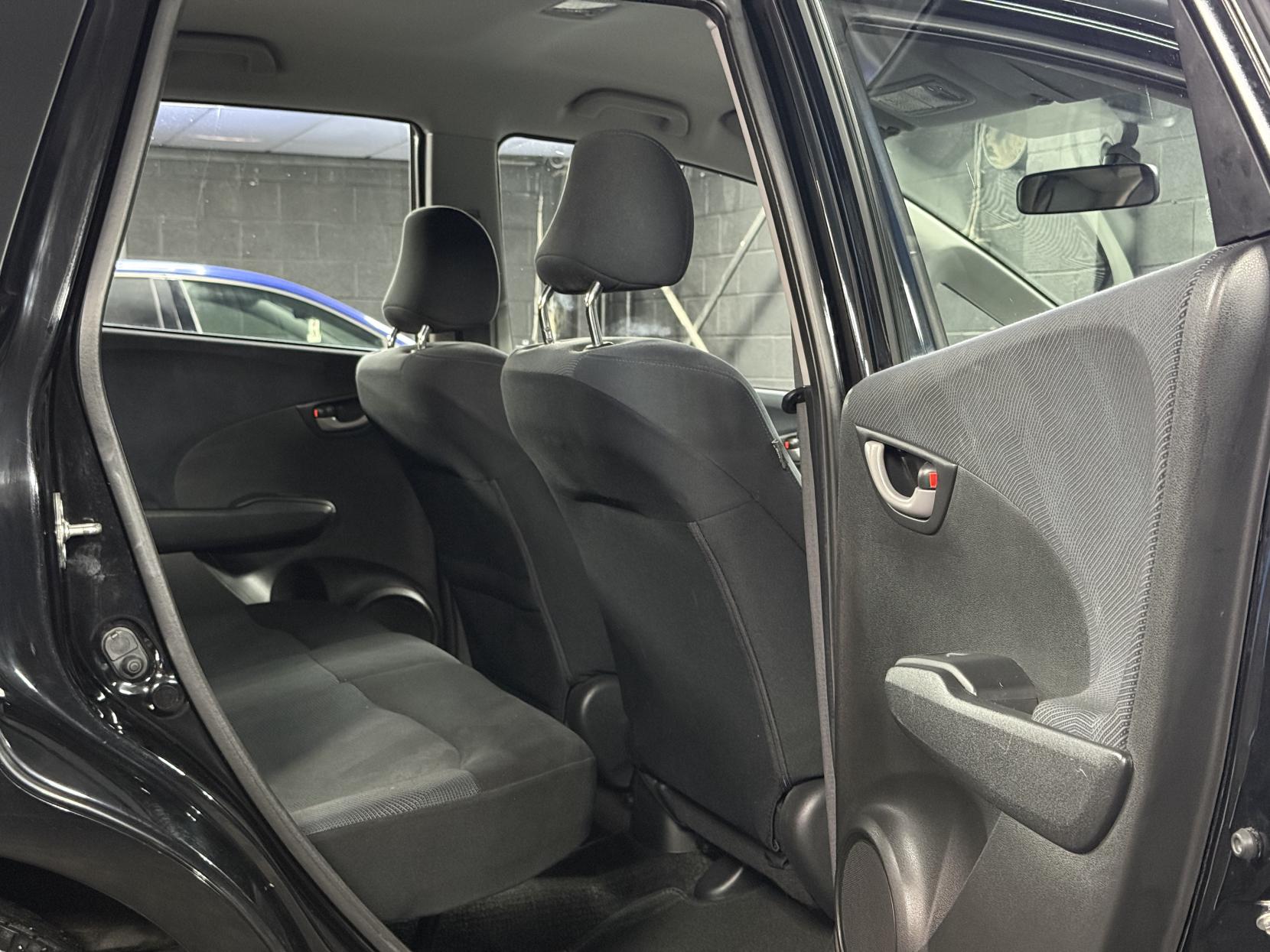 Honda Jazz 1.4 i-VTEC ES Hatchback 5dr Petrol i SHIFT Euro 4 (100 ps)