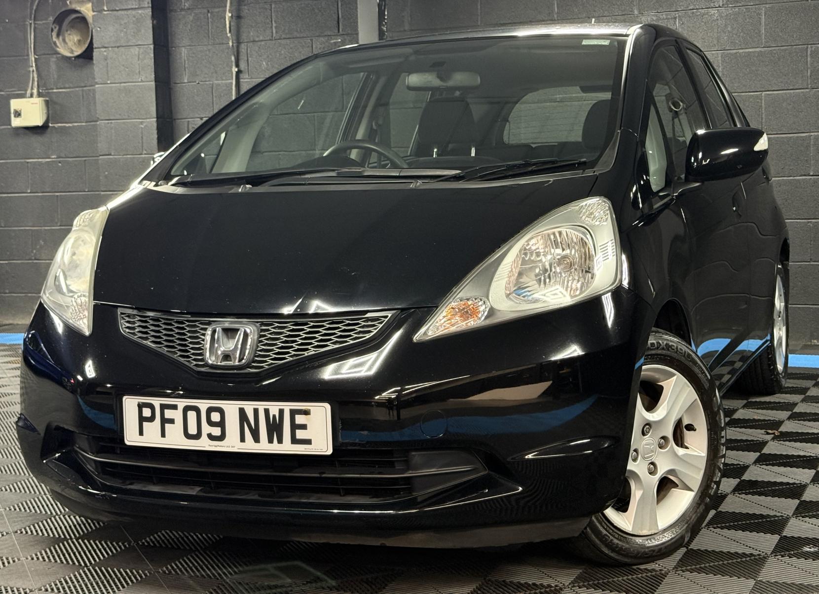 Honda Jazz 1.4 i-VTEC ES Hatchback 5dr Petrol i SHIFT Euro 4 (100 ps)