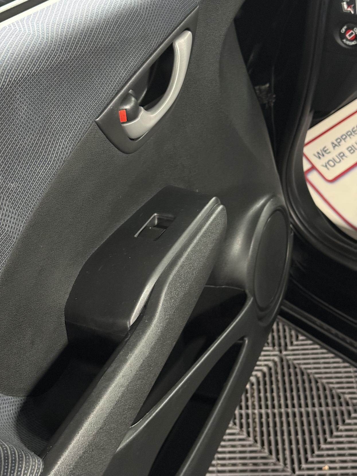 Honda Jazz 1.4 i-VTEC ES Hatchback 5dr Petrol i SHIFT Euro 4 (100 ps)