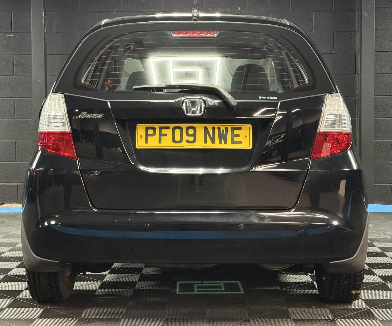 Honda Jazz 1.4 i-VTEC ES Hatchback 5dr Petrol i SHIFT Euro 4 (100 ps)