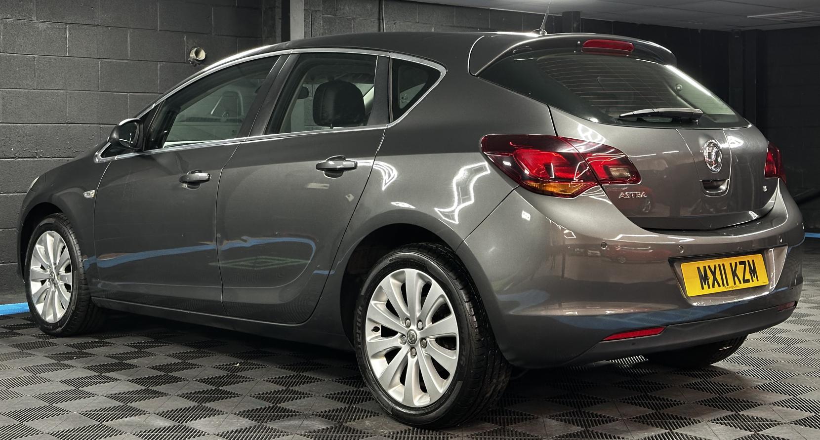 Vauxhall Astra 1.6 16v SE Hatchback 5dr Petrol Auto Euro 5 (115 ps)