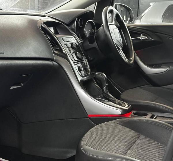 Vauxhall Astra 1.6 16v SE Hatchback 5dr Petrol Auto Euro 5 (115 ps)