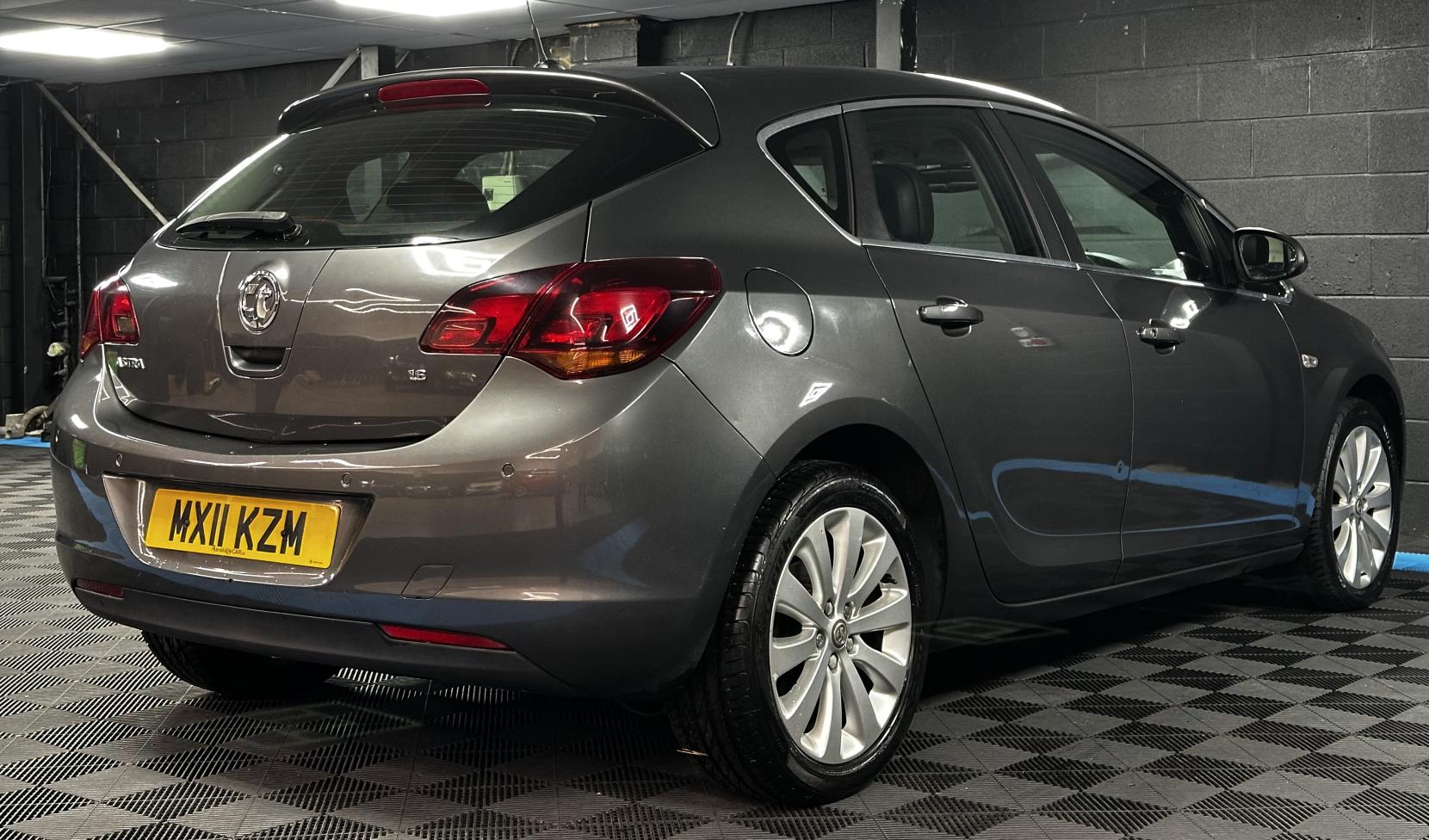 Vauxhall Astra 1.6 16v SE Hatchback 5dr Petrol Auto Euro 5 (115 ps)