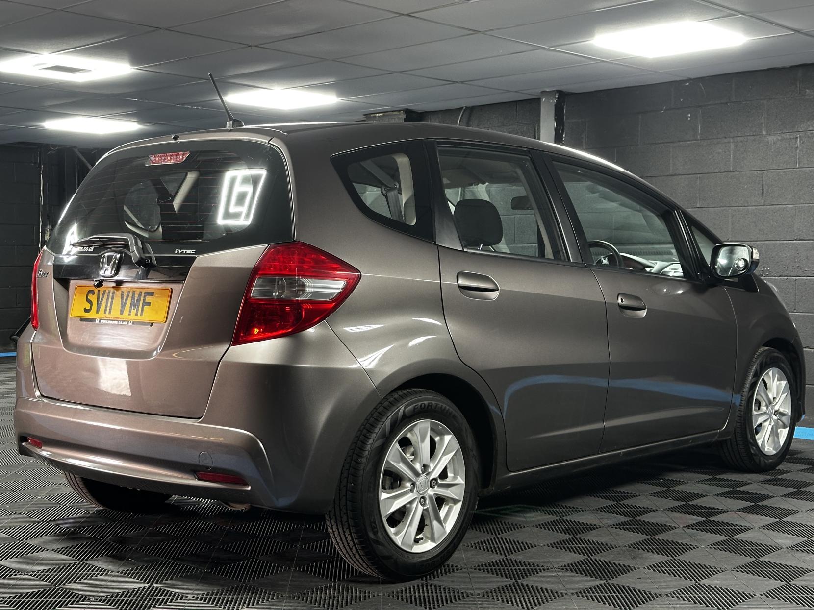 Honda Jazz 1.4 i-VTEC ES Hatchback 5dr Petrol CVT Euro 5 (99 ps)