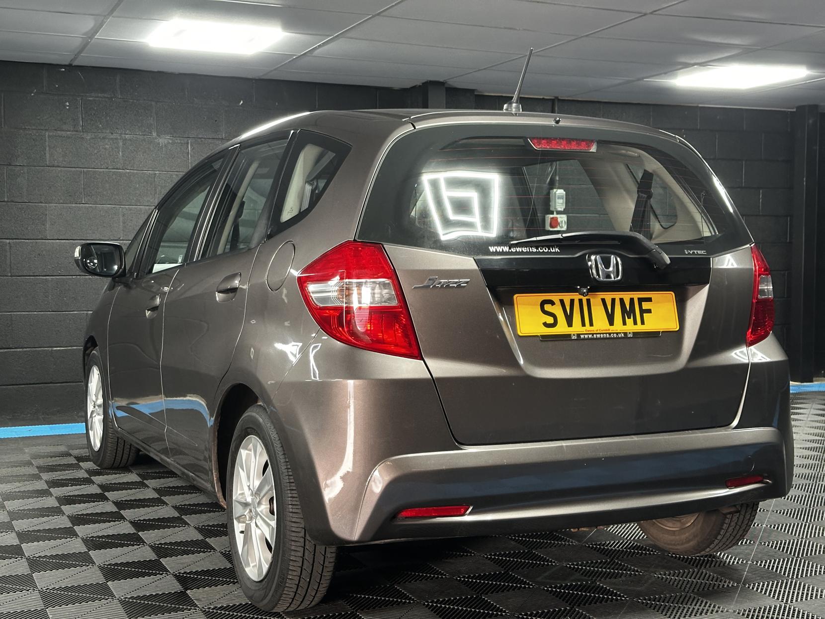 Honda Jazz 1.4 i-VTEC ES Hatchback 5dr Petrol CVT Euro 5 (99 ps)