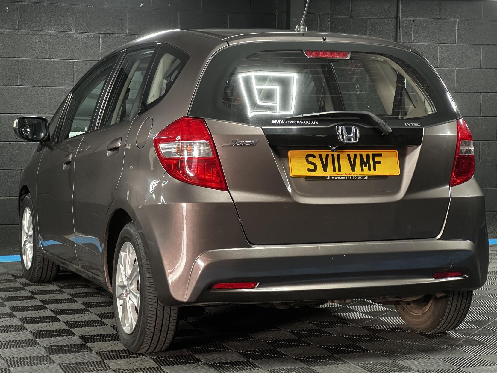 Honda Jazz 1.4 i-VTEC ES Hatchback 5dr Petrol CVT Euro 5 (99 ps)