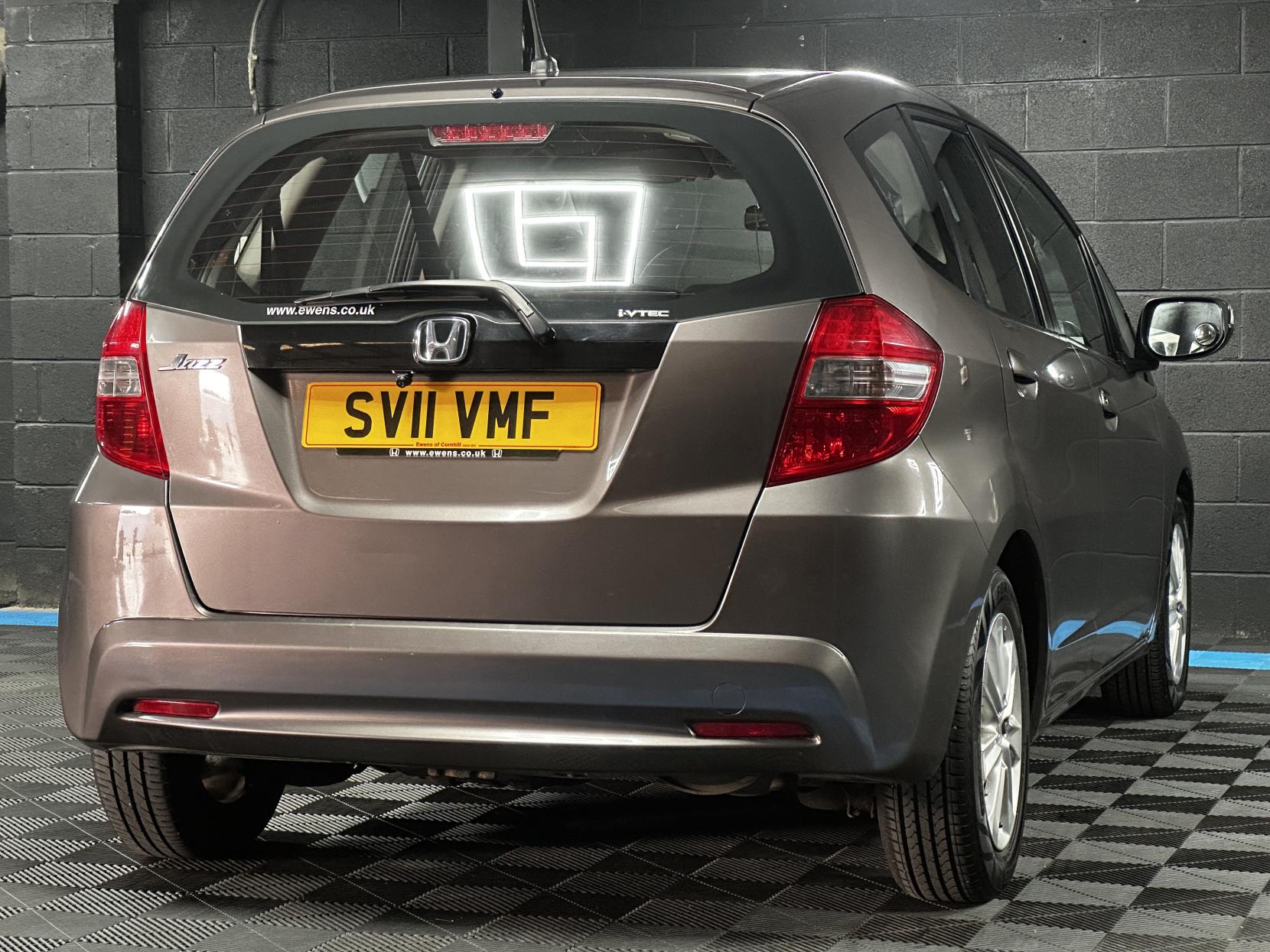 Honda Jazz 1.4 i-VTEC ES Hatchback 5dr Petrol CVT Euro 5 (99 ps)