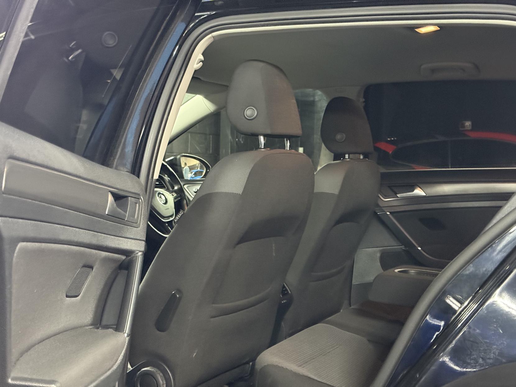 Volkswagen Golf 1.6 TDI BlueMotion Tech SE Hatchback 5dr Diesel DSG Euro 5 (s/s) (105 ps)