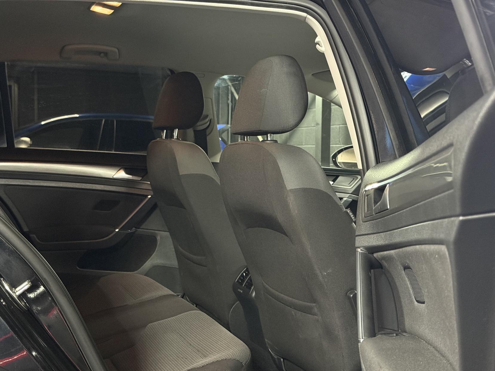 Volkswagen Golf 1.6 TDI BlueMotion Tech SE Hatchback 5dr Diesel DSG Euro 5 (s/s) (105 ps)