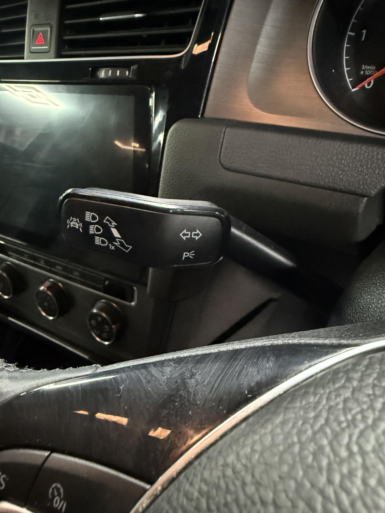 Volkswagen Golf 1.6 TDI BlueMotion Tech SE Hatchback 5dr Diesel DSG Euro 5 (s/s) (105 ps)