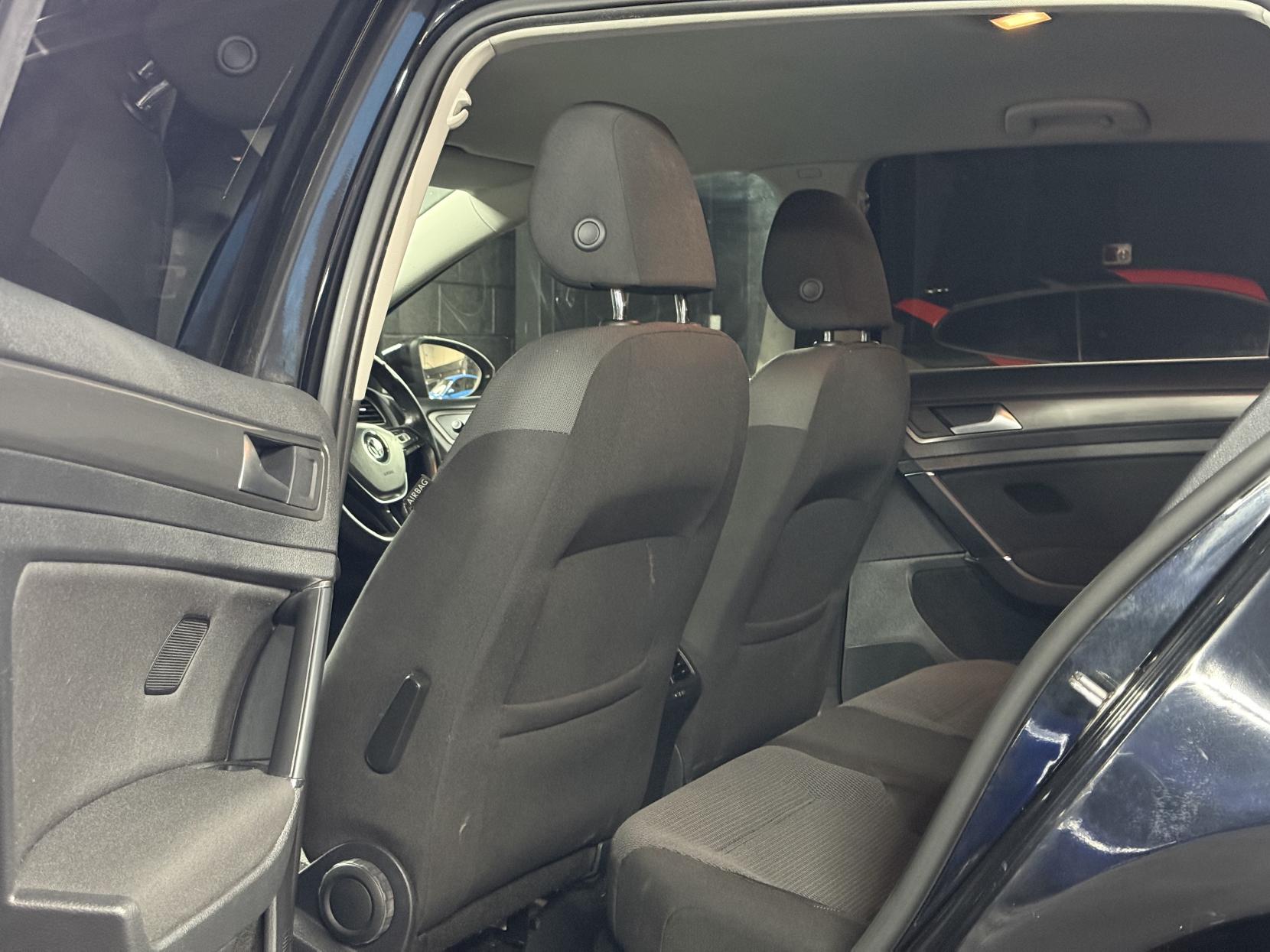 Volkswagen Golf 1.6 TDI BlueMotion Tech SE Hatchback 5dr Diesel DSG Euro 5 (s/s) (105 ps)