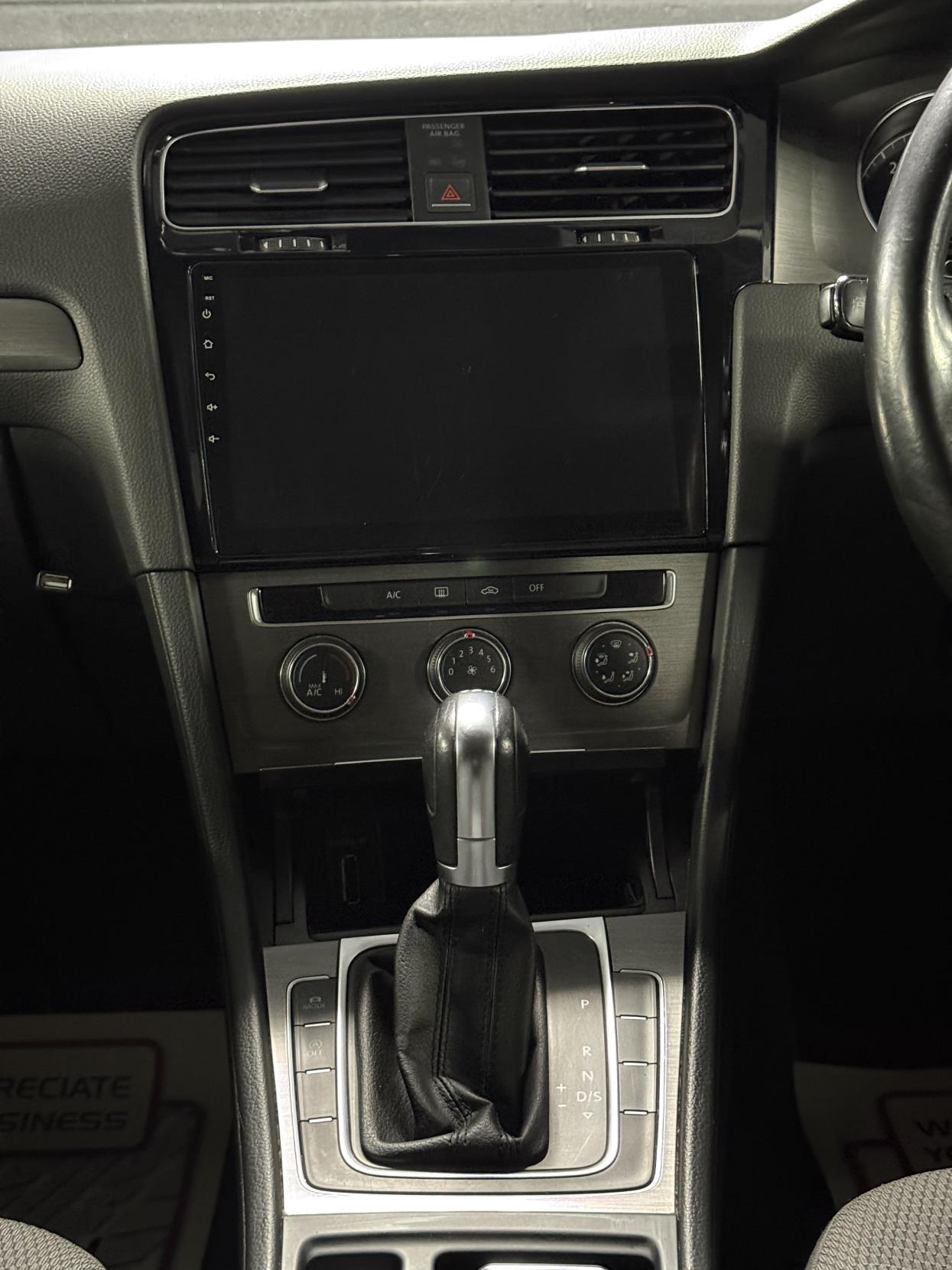 Volkswagen Golf 1.6 TDI BlueMotion Tech SE Hatchback 5dr Diesel DSG Euro 5 (s/s) (105 ps)