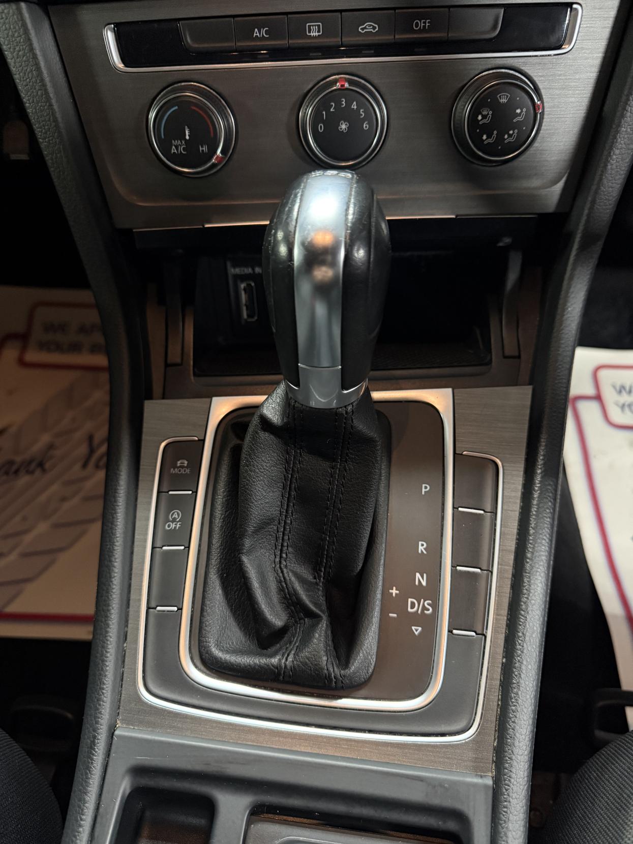 Volkswagen Golf 1.6 TDI BlueMotion Tech SE Hatchback 5dr Diesel DSG Euro 5 (s/s) (105 ps)