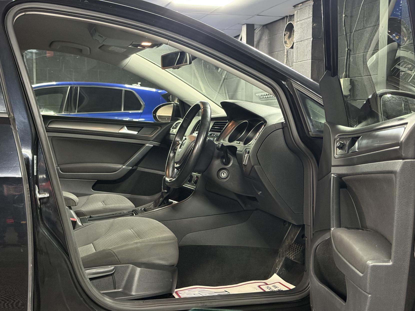 Volkswagen Golf 1.6 TDI BlueMotion Tech SE Hatchback 5dr Diesel DSG Euro 5 (s/s) (105 ps)