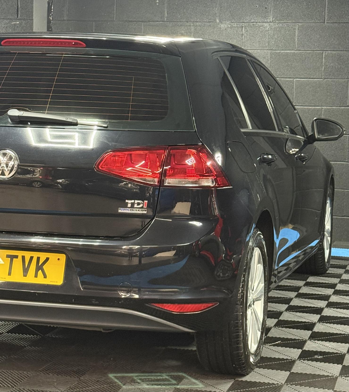 Volkswagen Golf 1.6 TDI BlueMotion Tech SE Hatchback 5dr Diesel DSG Euro 5 (s/s) (105 ps)