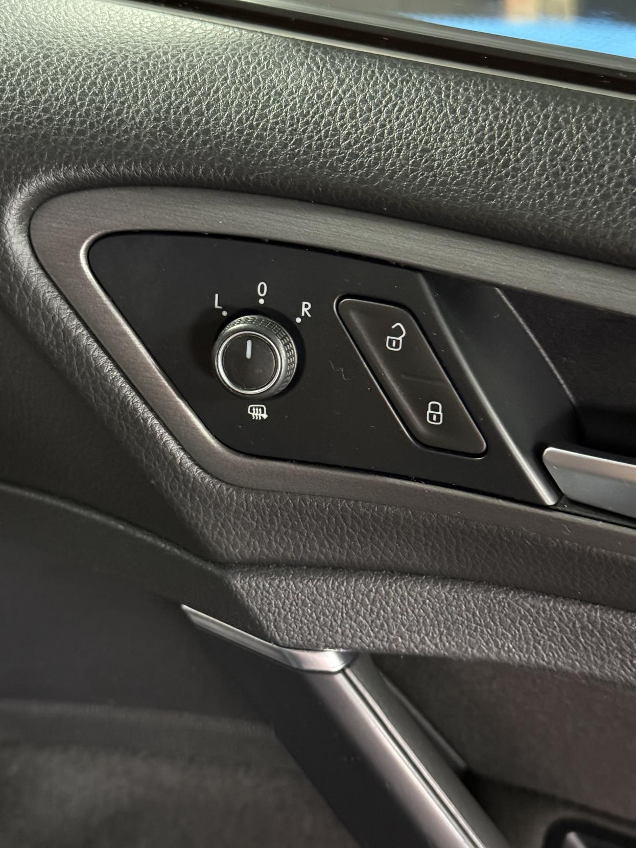 Volkswagen Golf 1.6 TDI BlueMotion Tech SE Hatchback 5dr Diesel DSG Euro 5 (s/s) (105 ps)