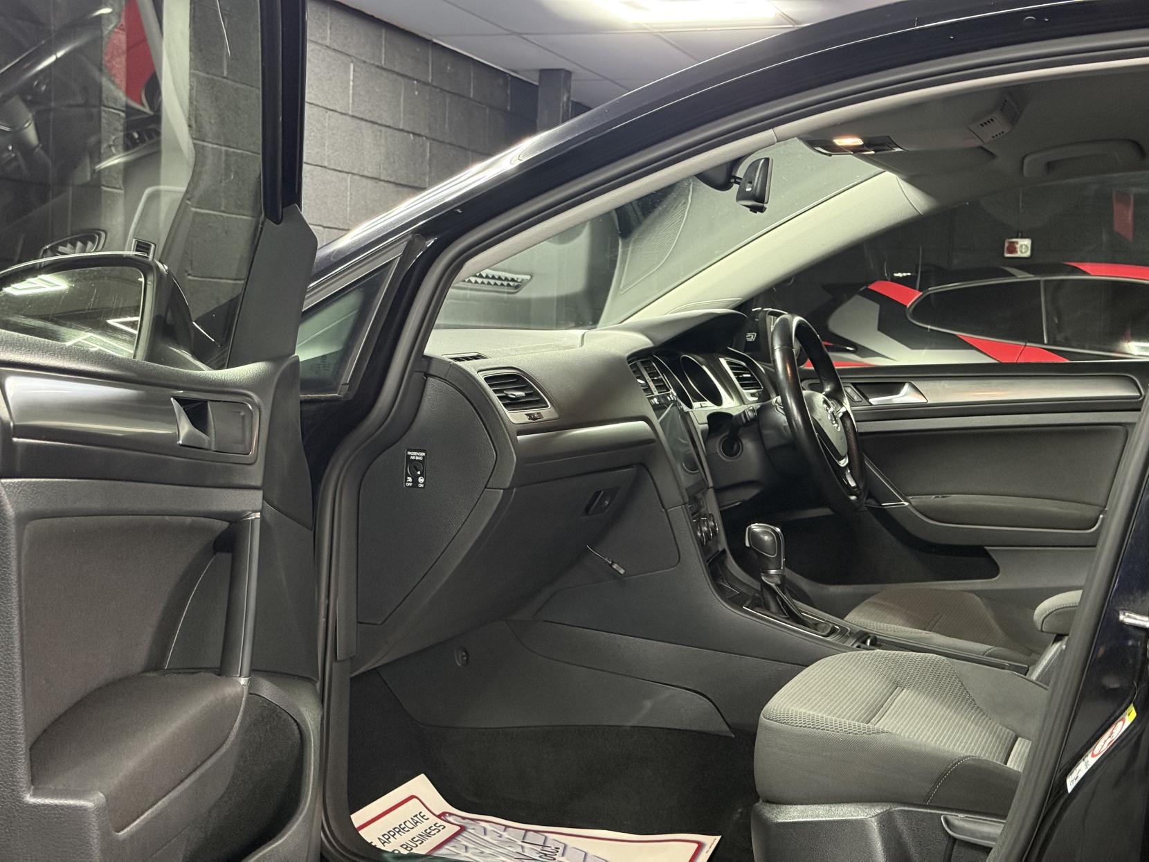 Volkswagen Golf 1.6 TDI BlueMotion Tech SE Hatchback 5dr Diesel DSG Euro 5 (s/s) (105 ps)