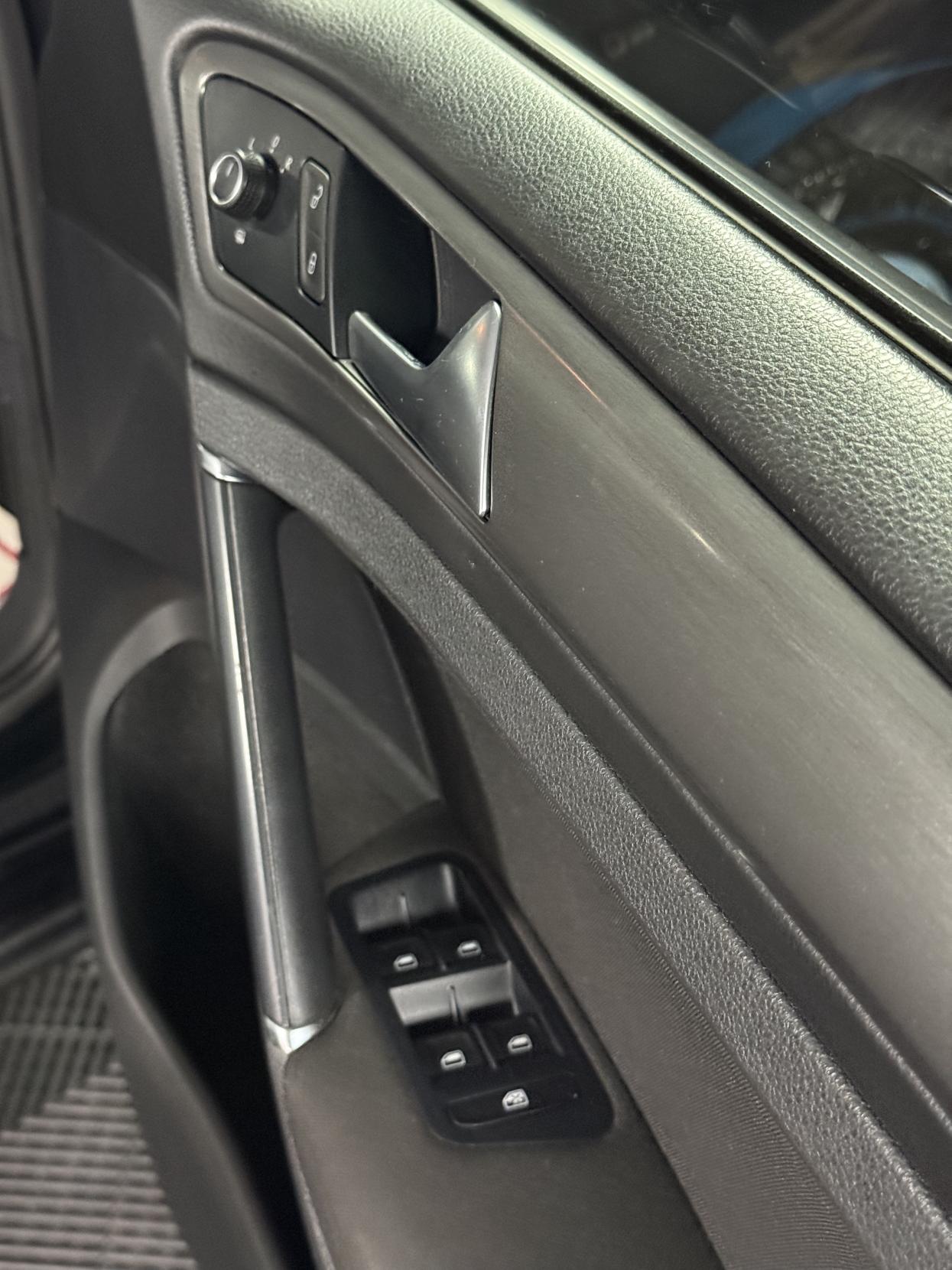 Volkswagen Golf 1.6 TDI BlueMotion Tech SE Hatchback 5dr Diesel DSG Euro 5 (s/s) (105 ps)