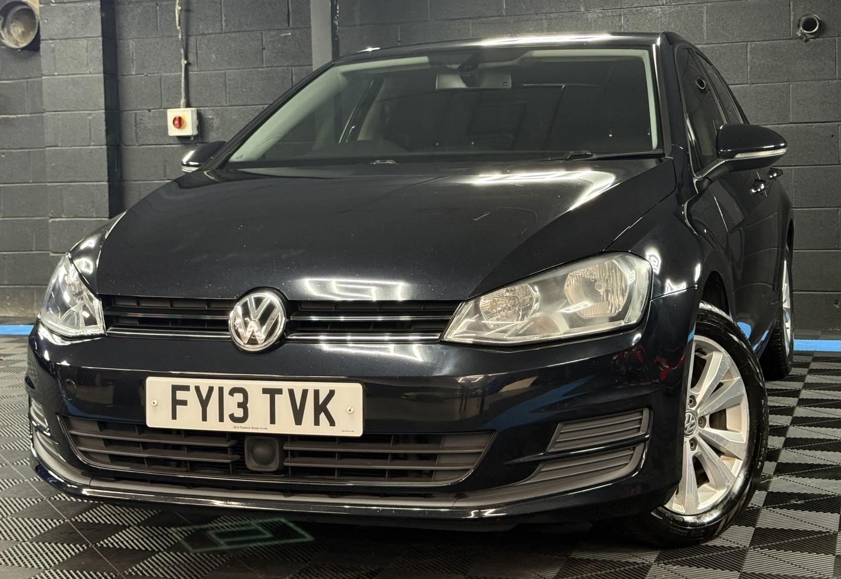 Volkswagen Golf 1.6 TDI BlueMotion Tech SE Hatchback 5dr Diesel DSG Euro 5 (s/s) (105 ps)