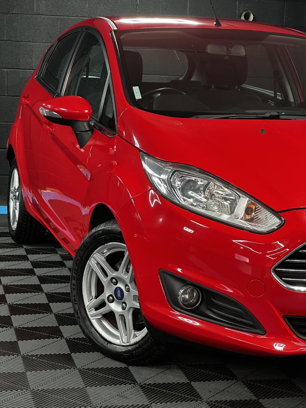 Ford Fiesta 1.6 Zetec Hatchback 5dr Petrol Powershift Euro 5 (105 ps)