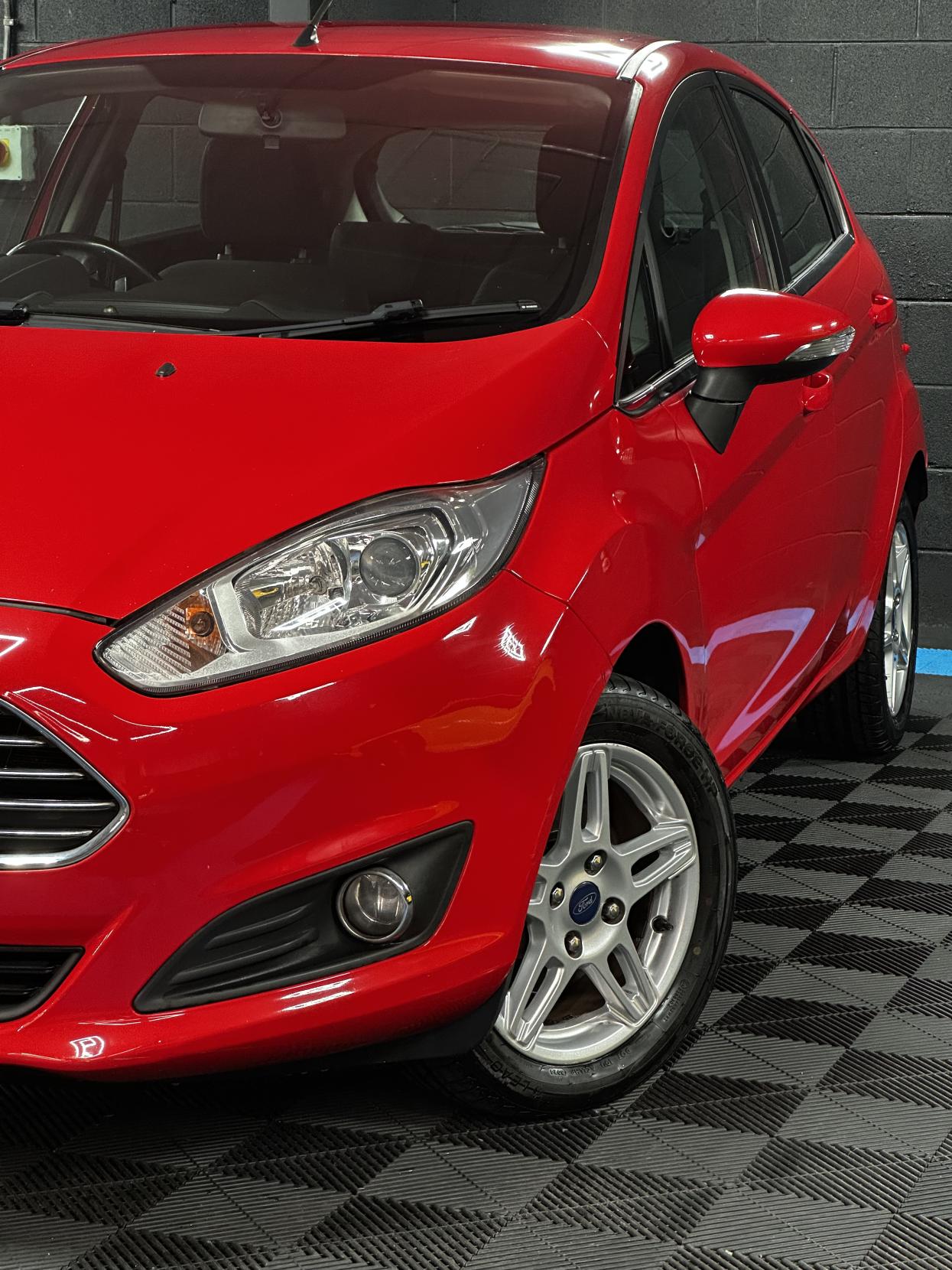 Ford Fiesta 1.6 Zetec Hatchback 5dr Petrol Powershift Euro 5 (105 ps)