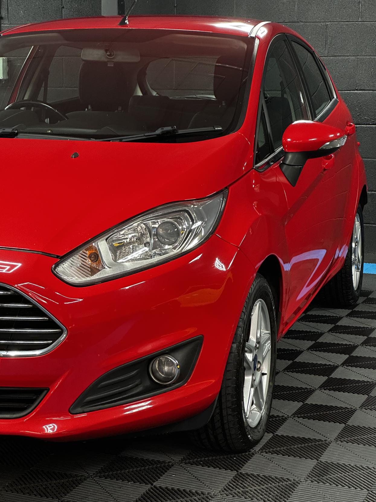 Ford Fiesta 1.6 Zetec Hatchback 5dr Petrol Powershift Euro 5 (105 ps)