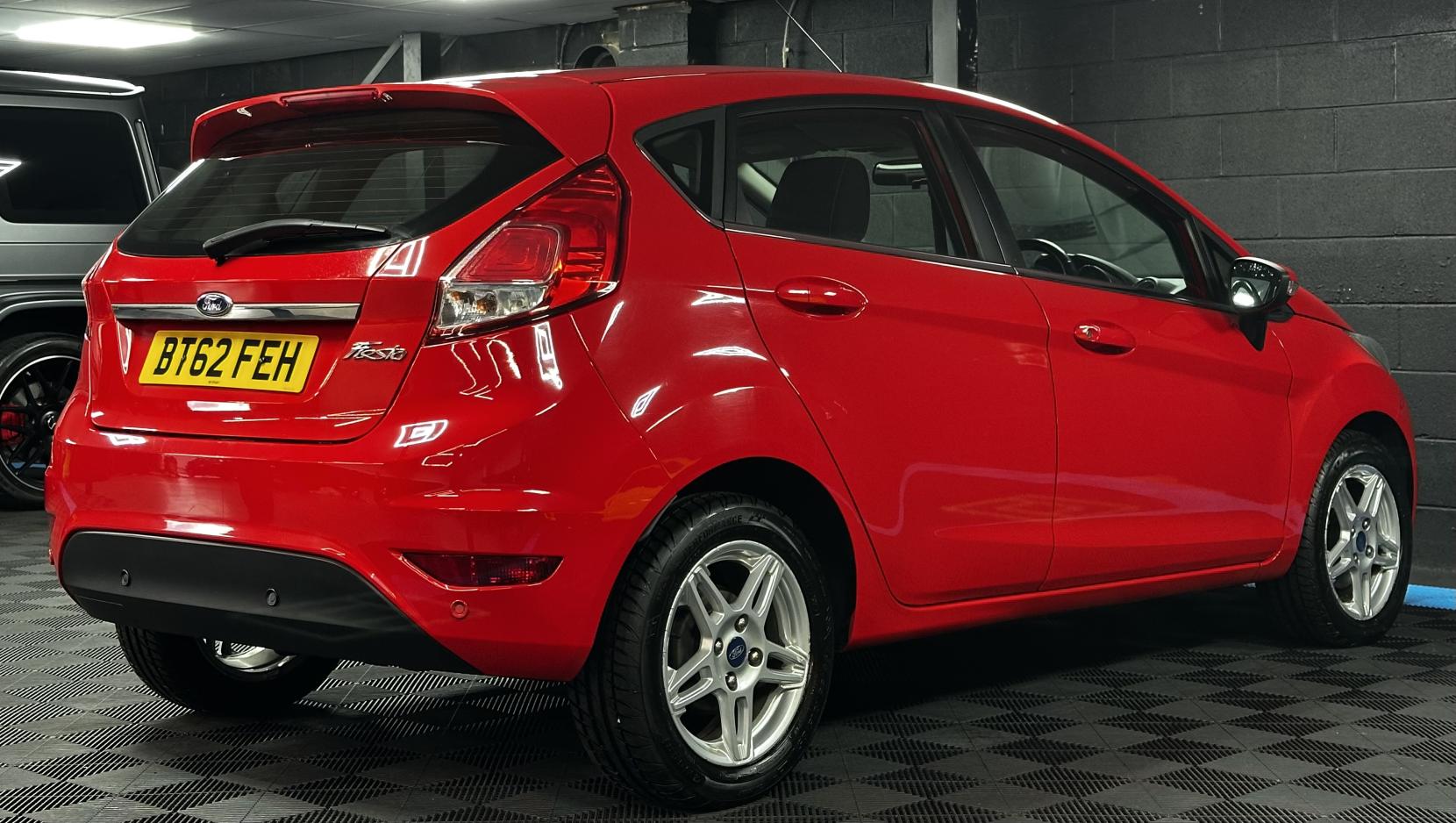 Ford Fiesta 1.6 Zetec Hatchback 5dr Petrol Powershift Euro 5 (105 ps)