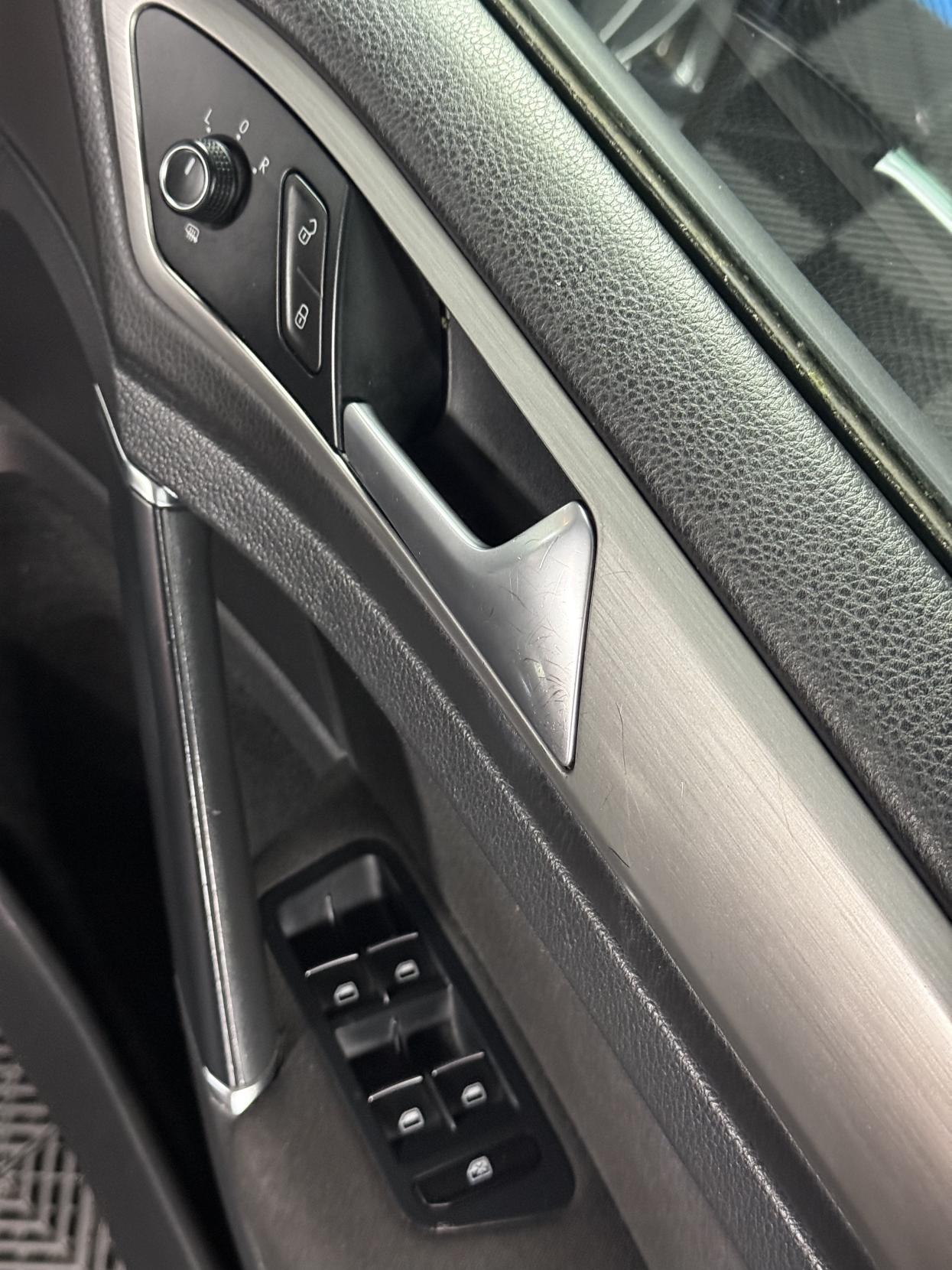 Volkswagen Golf 1.6 TDI BlueMotion Tech SE Hatchback 5dr Diesel DSG Euro 5 (s/s) (105 ps)