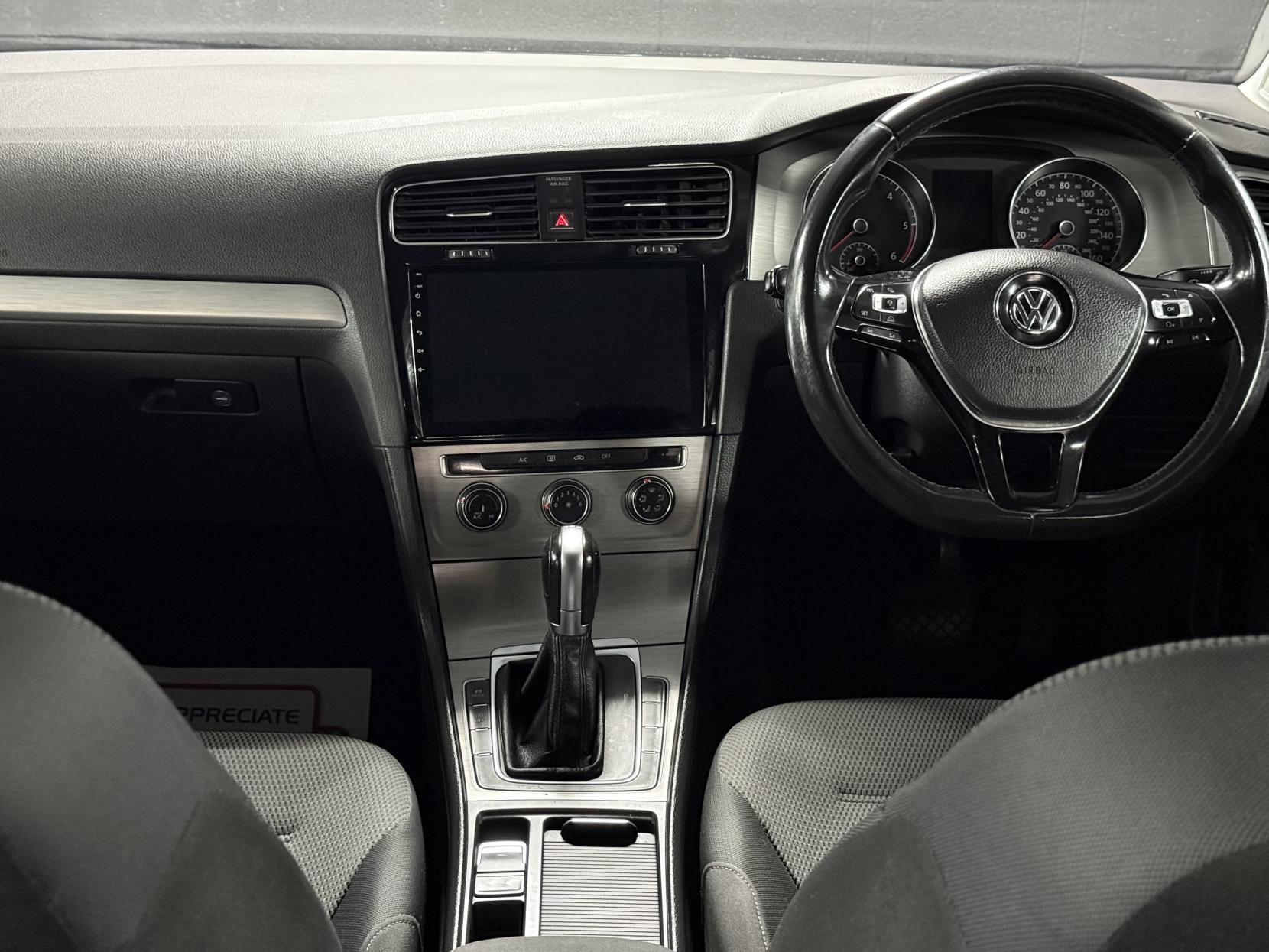 Volkswagen Golf 1.6 TDI BlueMotion Tech SE Hatchback 5dr Diesel DSG Euro 5 (s/s) (105 ps)